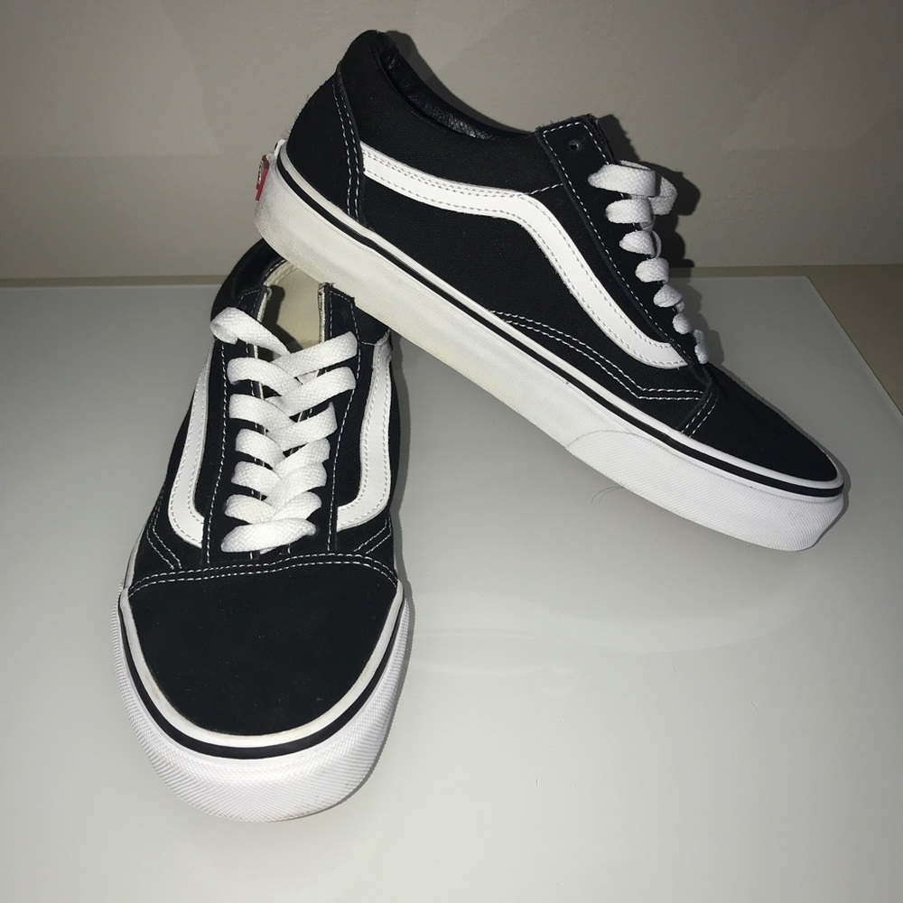 Women’s classic Vans old skool size 8